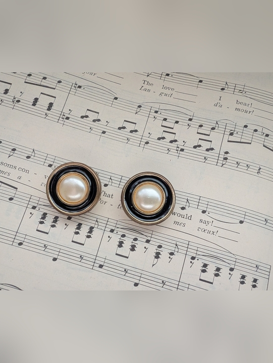 Jewelry - Vintage Pearl Center Button Earrings - Black & Pearl